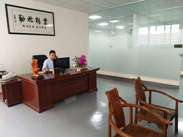 光學膠擠出機性能和特點
